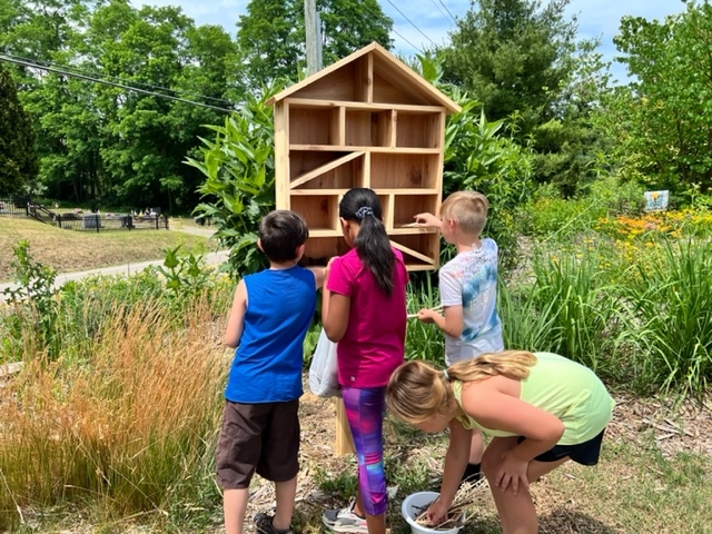 Children setting up the bug hotel in the Cromaine Garden. 